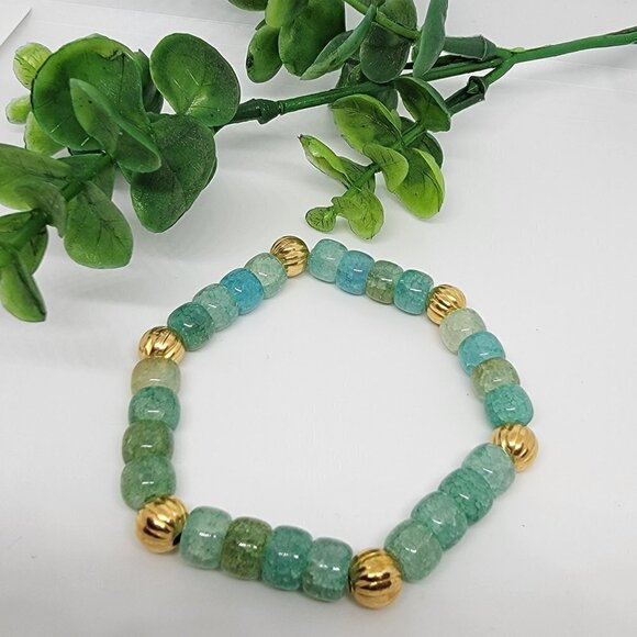 Stretch Czech Green Glass and Gold Beaded Bracelet - Handmade - Picture 1 of 2